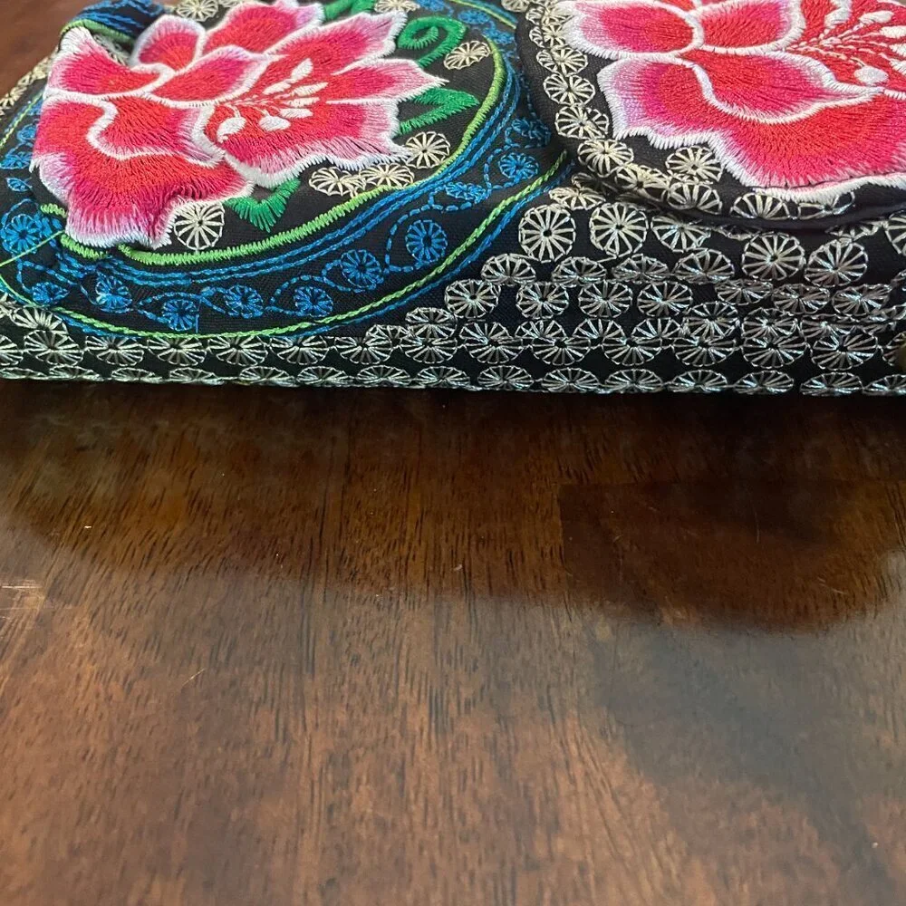 Embroidered Black Floral Wallet Clutch Zip Around Phone Holder 7